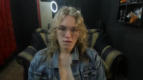 Snapshot of jinnbook chatting on 10/06/25, 04:54 JinnBook online show from 10/06/25, 04:54