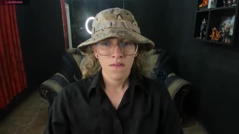 Snapshot of jinnbook chatting on 10/21/25, 07:42 JinnBook online show from 10/21/25, 07:42