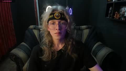 Snapshot of jinnbook chatting on 10/29/25, 04:37 JinnBook online show from 10/29/25, 04:37