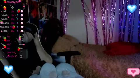 Snapshot of jinx_25 chatting on 02/15/25, 12:15  Jinx  online show from 02/15/25, 12:15