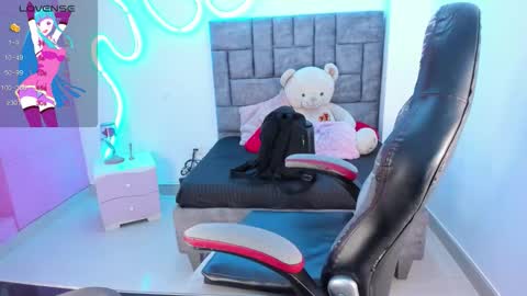 kim online show from 11/26/25, 01:23