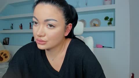 Juliee online show from 11/27/25, 08:22