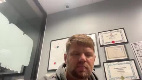 Snapshot of jitzgolfer chatting on 11/20/25, 10:59 jitzgolfer online show from 11/20/25, 10:59