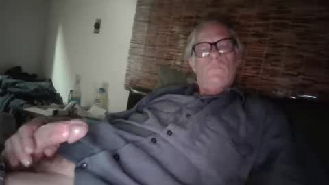 Snapshot of jizzmitten5 chatting on 09/17/25, 08:16 jizzmitten5 online show from 09/17/25, 08:16