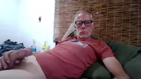 Snapshot of jizzmitten5 chatting on 10/10/25, 03:16 jizzmitten5 online show from 10/10/25, 03:16