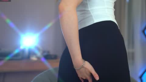 Jenny online show from 12/18/25, 08:09