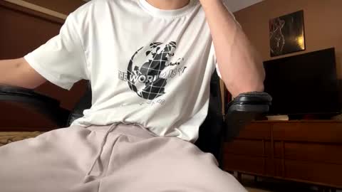 Snapshot of jjjjjfive chatting on 02/13/25, 10:02 jjjjjfive online show from 02/13/25, 10:02