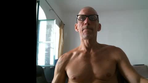 Snapshot of jlmbud chatting on 08/01/26, 01:10 jlmbud online show from 08/01/26, 01:10