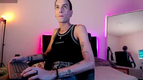 Snapshot of joaisaza chatting on 10/20/25, 12:55 Joa Isaza online show from 10/20/25, 12:55