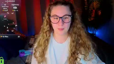 Snapshot of joan_green chatting on 06/19/26, 01:43 GMT2 Tue-Wed Fri-Sun 3-9AM Joan green online show from 06/19/26, 01:43