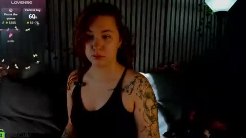 Snapshot of joan_green chatting on 07/10/26, 01:21 GMT2 Tue-Wed Fri-Sun 3-9AM Joan green online show from 07/10/26, 01:21