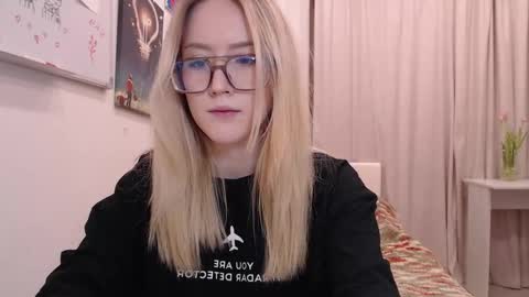 Snapshot of joan_kiss chatting on 02/18/26, 02:02 joan_kiss online show from 02/18/26, 02:02