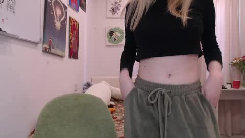 Snapshot of joan_kiss chatting on 04/15/26, 11:39 joan_kiss online show from 04/15/26, 11:39