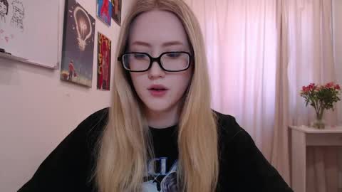 Snapshot of joan_kiss chatting on 04/17/26, 09:01 joan_kiss online show from 04/17/26, 09:01
