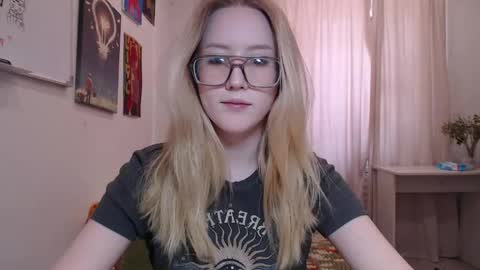 Snapshot of joan_kiss chatting on 05/16/26, 10:36 joan_kiss online show from 05/16/26, 10:36