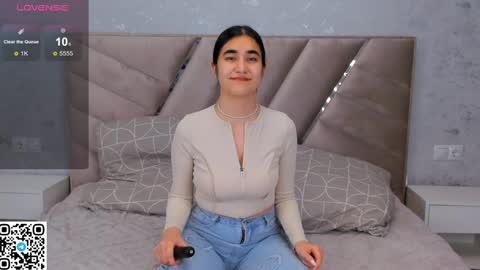 Snapshot of joangoulder chatting on 12/19/24, 01:29 Mia online show from 12/19/24, 01:29