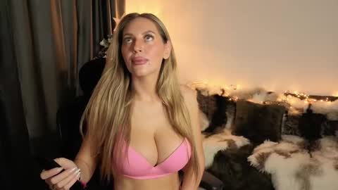 Snapshot of joannee chatting on 12/05/25, 08:23 Joanne online show from 12/05/25, 08:23