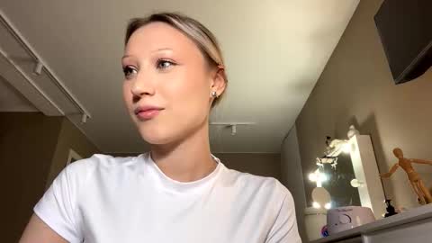 Snapshot of joanniearb chatting on 03/23/26, 07:18 Annie online show from 03/23/26, 07:18