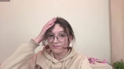 Snapshot of joannwhitver chatting on 12/15/25, 04:11 Nana online show from 12/15/25, 04:11