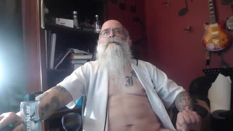 Snapshot of joeyzzz1 chatting on 04/04/26, 03:42 joeyzzz1 online show from 04/04/26, 03:42