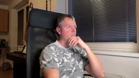 Snapshot of jogger1991 chatting on 03/18/26, 06:00 Jogger1991 online show from 03/18/26, 06:00