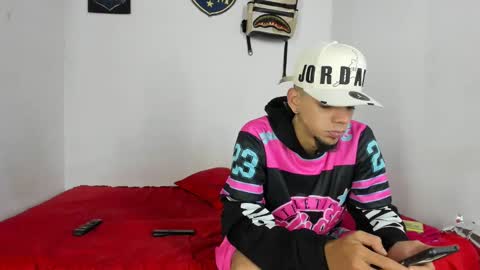 Snapshot of johan_and_antonella chatting on 11/02/25, 05:32 johan_and_antonella online show from 11/02/25, 05:32