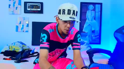 Snapshot of johan_and_antonella chatting on 11/21/25, 02:10 johan_and_antonella online show from 11/21/25, 02:10