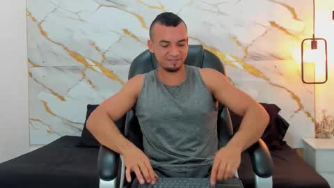 Snapshot of johan_miller1 chatting on 11/17/25, 11:05 johan online show from 11/17/25, 11:05