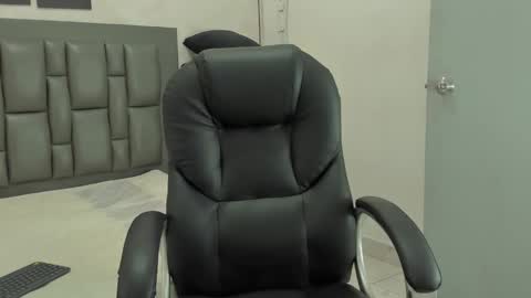 Snapshot of johan_miller1 chatting on 12/04/25, 11:08 johan online show from 12/04/25, 11:08