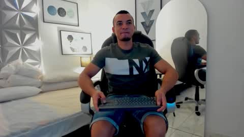 Snapshot of johan_miller1 chatting on 12/16/25, 11:15 johan online show from 12/16/25, 11:15