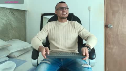 Snapshot of johan_miller1 chatting on 12/21/25, 11:06 johan online show from 12/21/25, 11:06