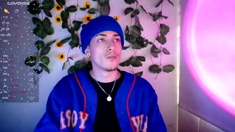 Snapshot of johan_parker222 chatting on 09/23/25, 07:39 johan_parker222 online show from 09/23/25, 07:39