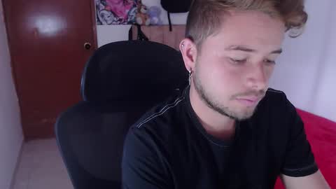 JOHAN independient model online show from 10/30/25, 04:41