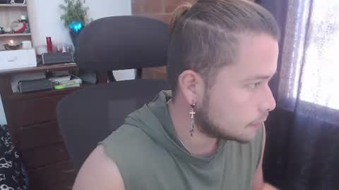 Snapshot of johanleonsweetboy chatting on 06/11/26, 04:05 JOHAN independient model online show from 06/11/26, 04:05