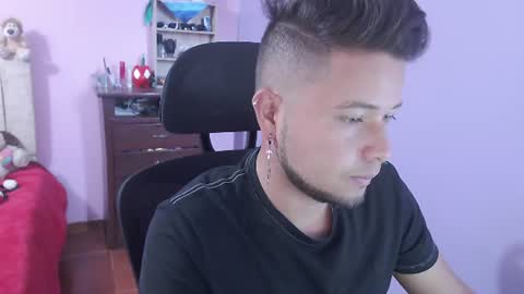 Snapshot of johanleonsweetboy chatting on 07/19/26, 04:00 JOHAN independient model online show from 07/19/26, 04:00