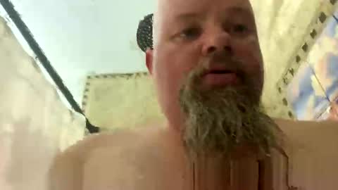 Snapshot of john40a chatting on 02/21/25, 02:39 John online show from 02/21/25, 02:39