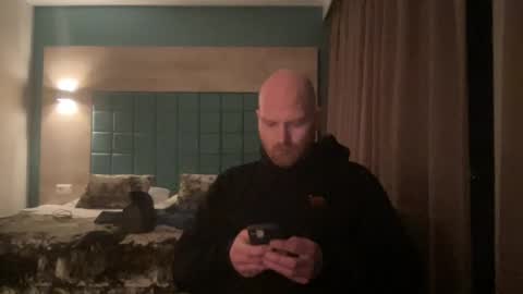 Snapshot of john_amsterdam chatting on 12/14/24, 01:39 johnny online show from 12/14/24, 01:39