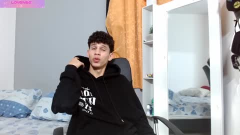 john_ssnow29 online show from 12/10/24, 08:27