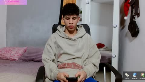 john_ssnow29 online show from 01/06/25, 11:42