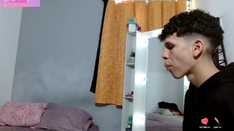 john_ssnow29 online show from 01/10/25, 07:11