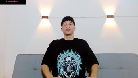 john_ssnow29 online show from 10/22/25, 12:38