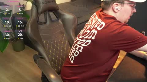 Snapshot of johndor22 chatting on 02/08/25, 07:05 Jones online show from 02/08/25, 07:05