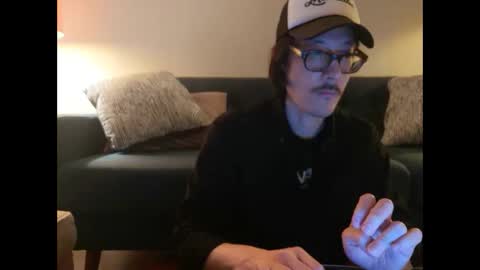 Snapshot of johneelicks chatting on 10/17/25, 09:34 Johnee online show from 10/17/25, 09:34