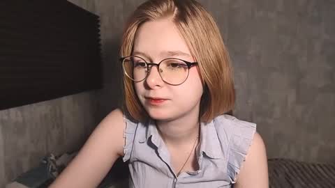 Snapshot of johnettebrackbill chatting on 04/03/26, 07:17 SofiaOweenss online show from 04/03/26, 07:17