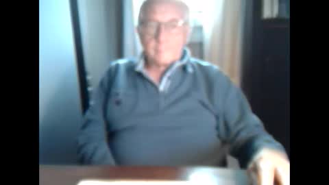 Snapshot of johnjohn6226623 chatting on 11/04/25, 04:06 johnjohn6226 online show from 11/04/25, 04:06