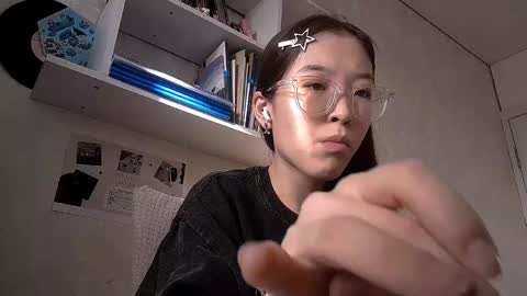 Snapshot of johnmerli chatting on 11/29/25, 08:39 Molly online show from 11/29/25, 08:39