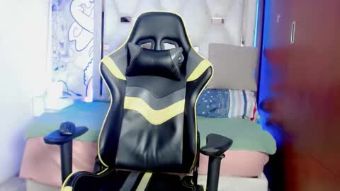 johnny_cagee online show from 12/15/25, 03:33