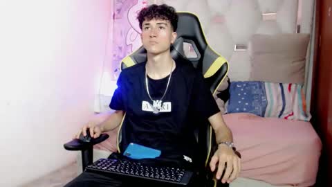 johnny_cagee online show from 12/18/25, 03:23