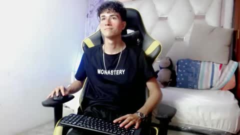 johnny_cagee online show from 12/20/25, 05:03