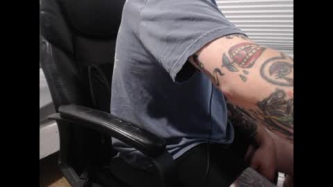 Snapshot of johnnydoesit93 chatting on 04/05/26, 03:20 johnny online show from 04/05/26, 03:20